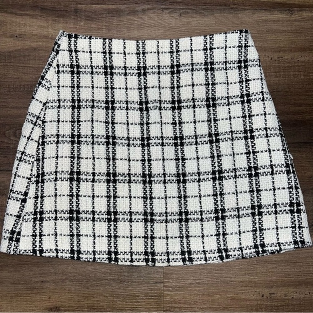 Lulu’s Black & White Fall/Winter Mini Skirt